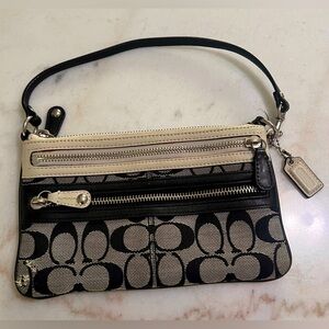 COACH SIGNATURE C LOGO CANVAS BLACK/CREAM SKINNY 2 ZIP POCKET WRISTLET PURSE 👀